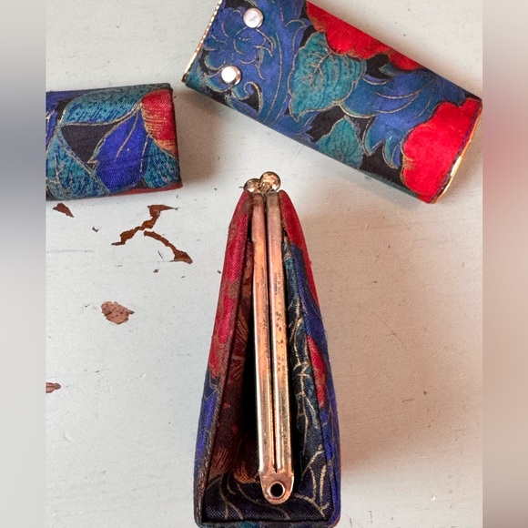 Vintage Silk Set with Kiss-lock coin purse, Lipstick Holder and Key Holder - Picture 3 of 8